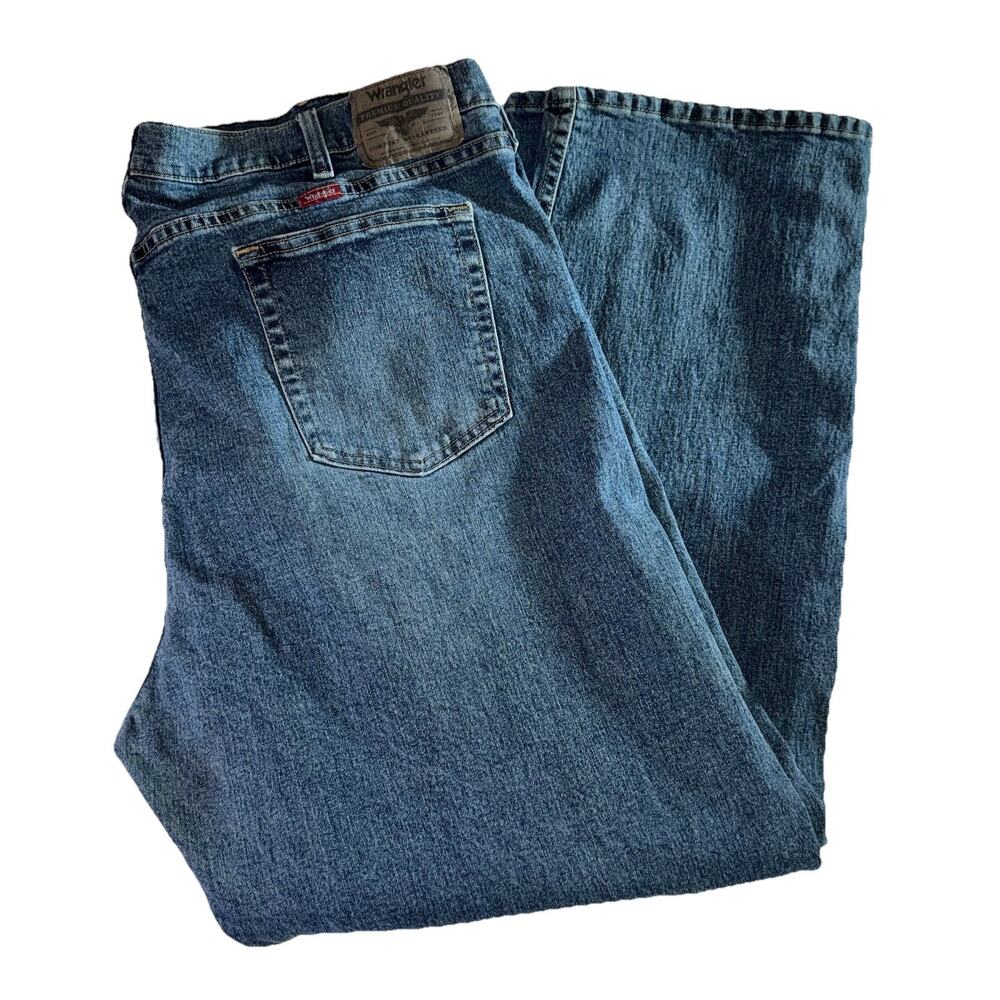 Wrangler Jeans 44X30 Relaxed Fit Blue Medium Wash Whiskered